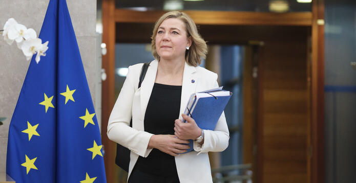 EU commissioner Henna Virkkunen with EU flag_Digital - Website - Standard ImageCard