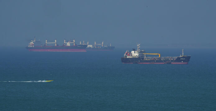 ships-strait-of-hormuz