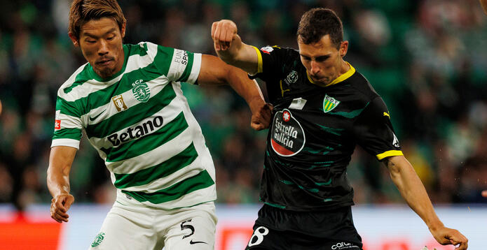 Tiago Manso of CD Tondela attempts a kick to score his goal during the Primeira Liga match between Sporting CP and CD Tondela