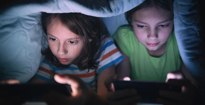 Boy and girl playing games on mobile phone_Digital - Website - Standard ImageCard