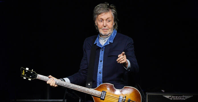 Sir Paul McCartney on stage_Digital - Website - Standard ImageCard