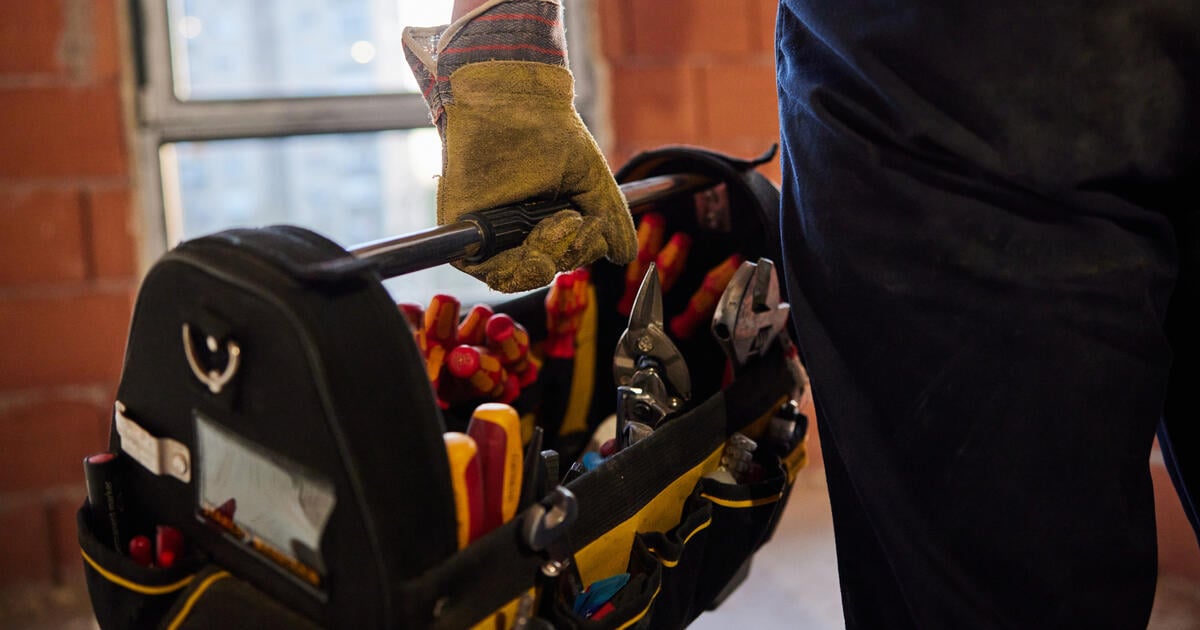 Construction toolbox close-up_Digital - SEOSocialEditorial image