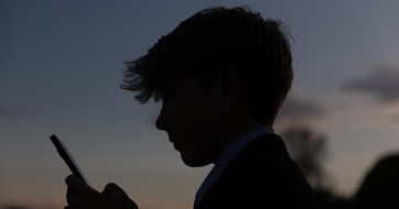 Australia plans to ban social media access for under 16s