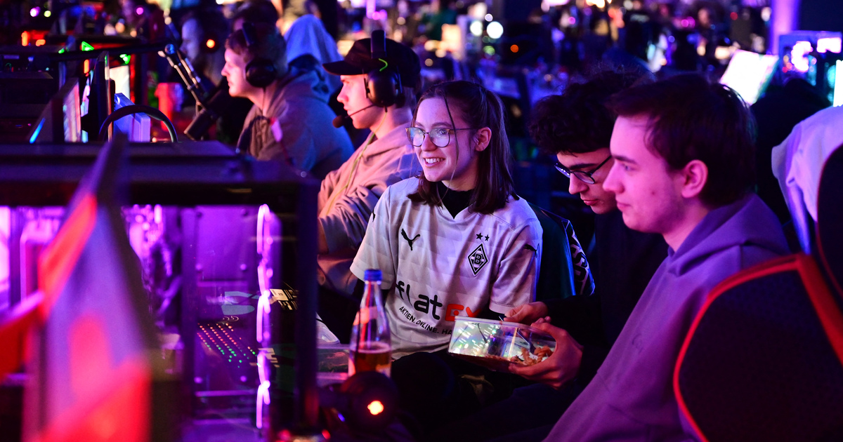 Competitive gamers at Gamescom LAN, Cologne, Mar 24