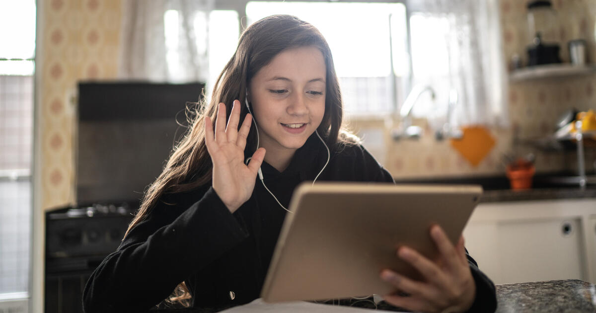 Girl on tablet with earphones in waving_Digital - SEOSocialEditorial image