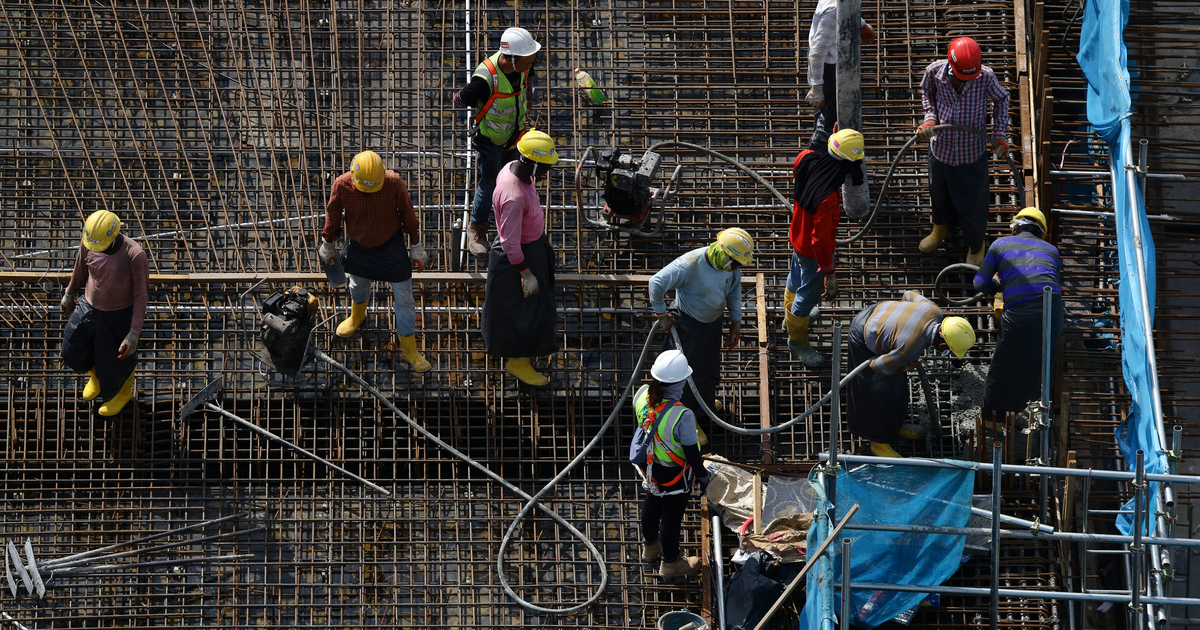 Migrant workers at Singapore building site SEO