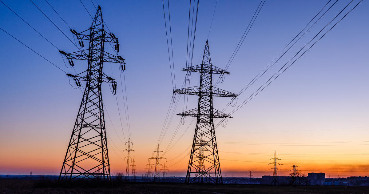 Power lines at sunset_Digital - SEOSocialEditorial image