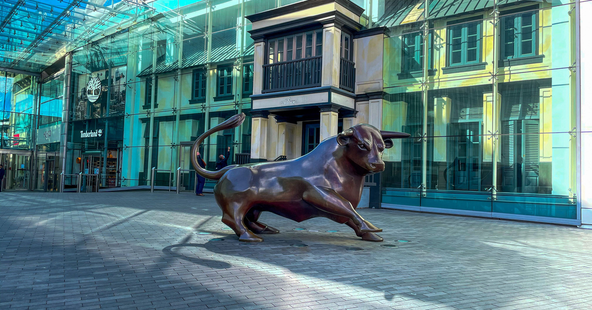 Birmingham Bullring Bull statue central Birmingham seo