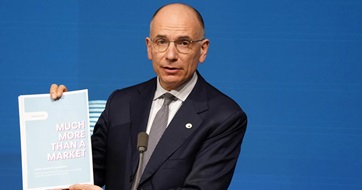 Enrico Letta presenting a report