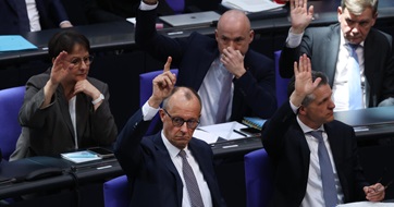 Friedrich Merz votes in Bundestag_Digital - SEOSocialEditorial image