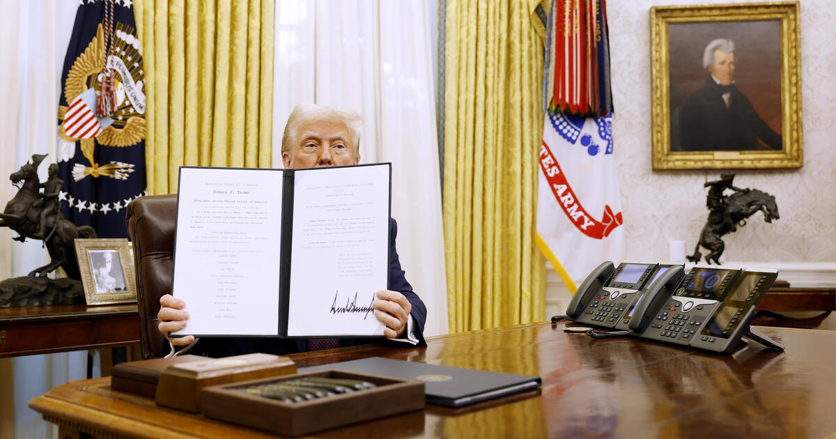 Trump signs executive order_Digital - SEOSocialEditorial image