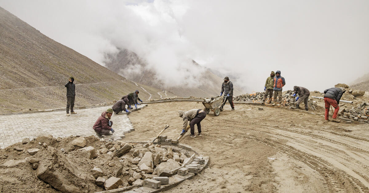Road paving and repairs in Ladakh, India