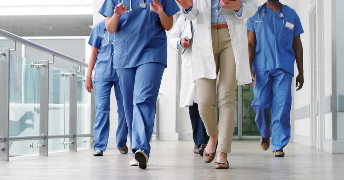 Medical team walking_Digital - SEOSocialEditorial image