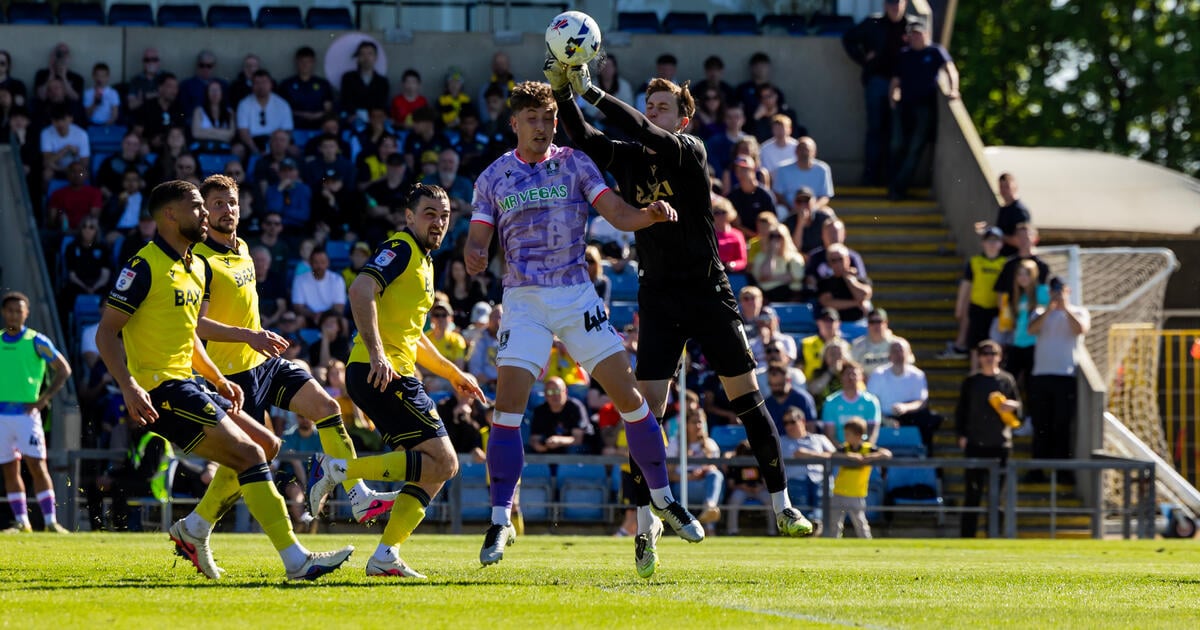 OXFORD, ENGLAND - APRIL 25: Jamie Cumming of Oxford United saves the ball from Mackenzie Maltby of Sheffield Wednesday during the Sky Bet Championship match between Oxford United and Sheffield Wednesday at Kassam Stadium on April 25, 2026 in Oxford, England. (Photo by Leila Coker/Getty Images)