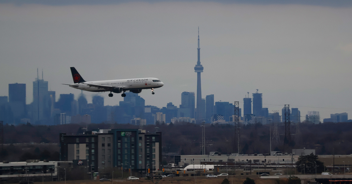 Air Canada plane in flight SEO
