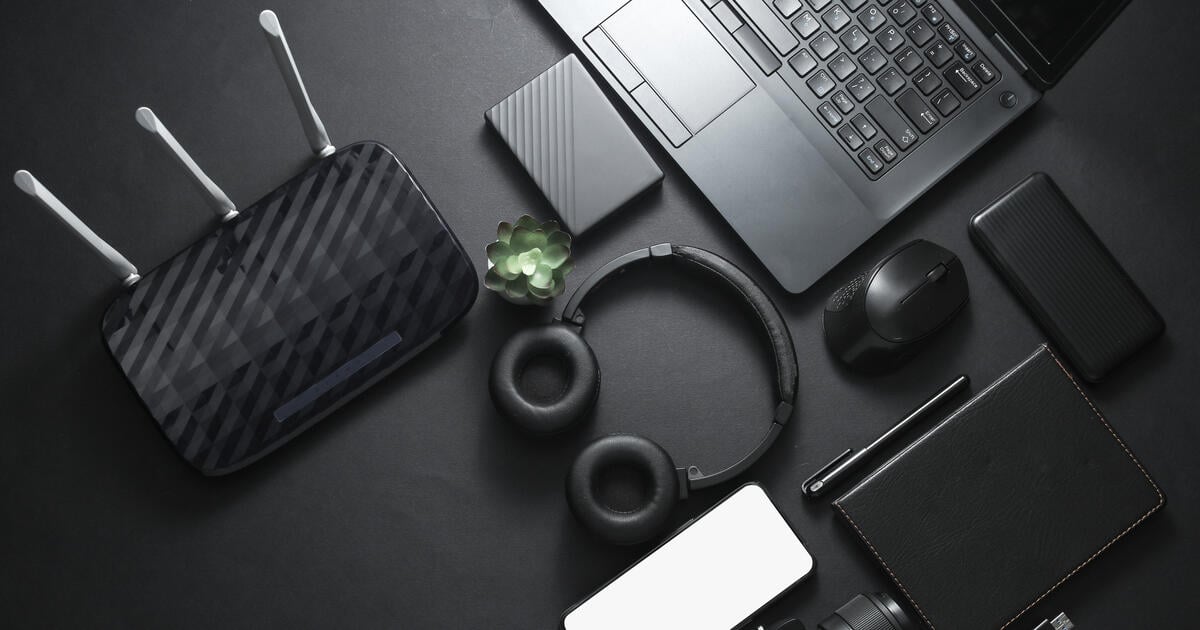 Blachheadphones_Digital - SEOSocialEditorial image