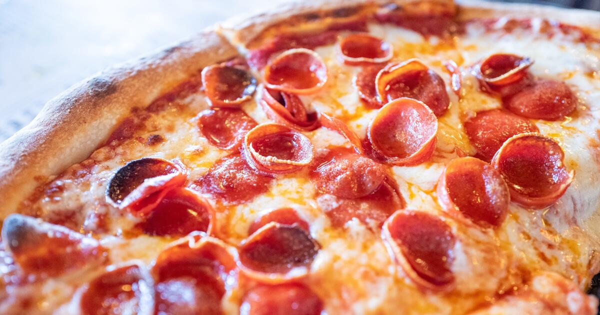 Pepperoni pizza close up_Digital