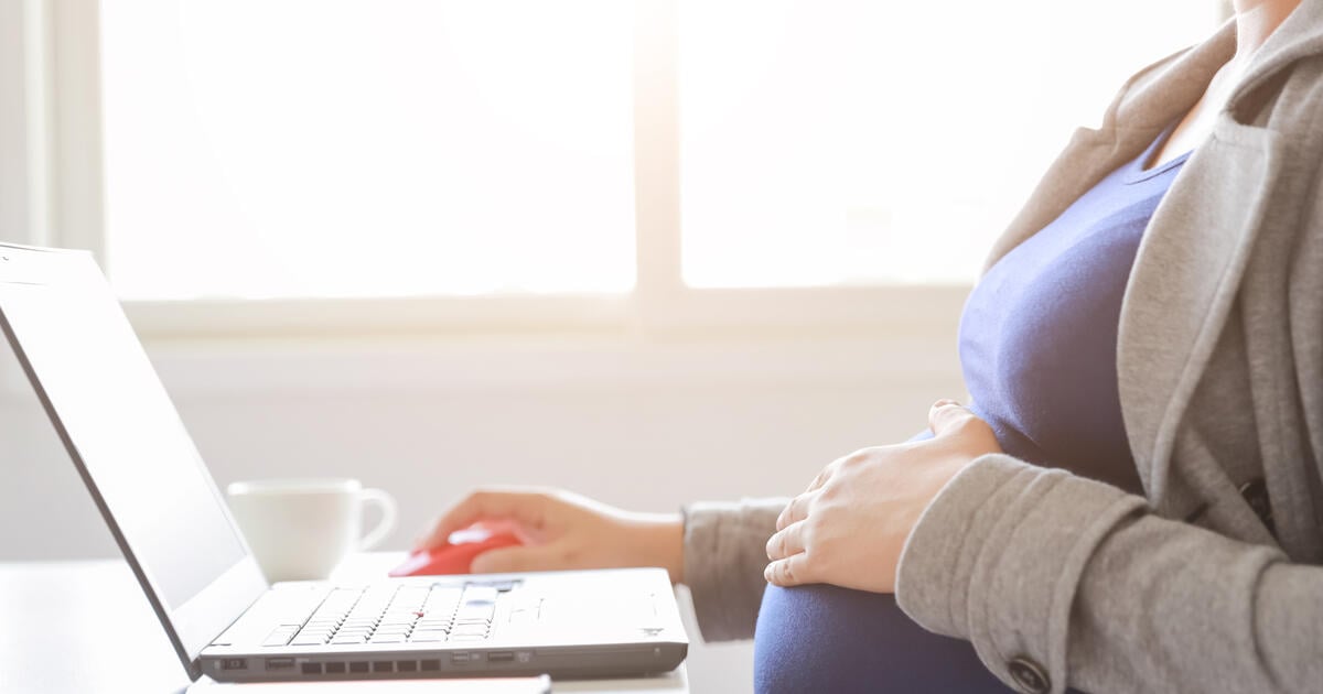 SEO image pregnant lady working