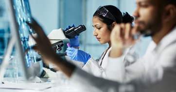 Lab scientists SEO