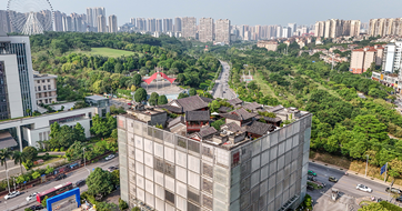 A courtyard house complex on a seven-story building in Nanning, China / Photo by Costfoto/NurPhoto